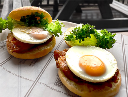 水辺の照り焼きチキン月見バーカー