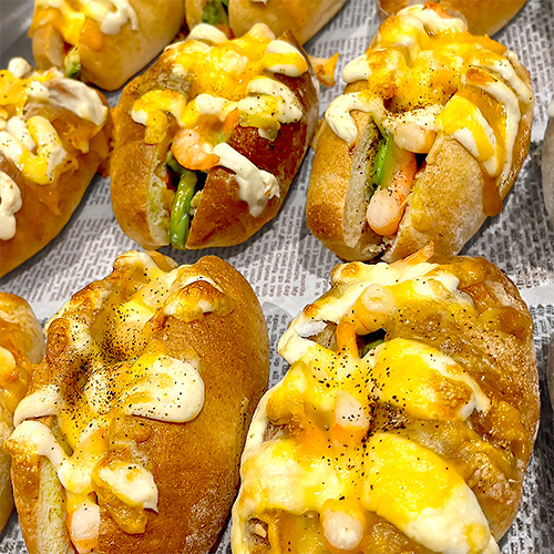 エビとアボカドのサルササンド