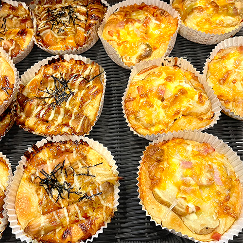 （右）じゃがベェ　　（左）照り焼きゴボウ