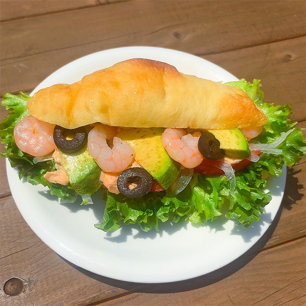 アボカドとえびのチャバタ