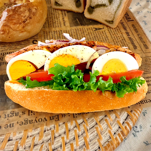 春の色どりコッペパン